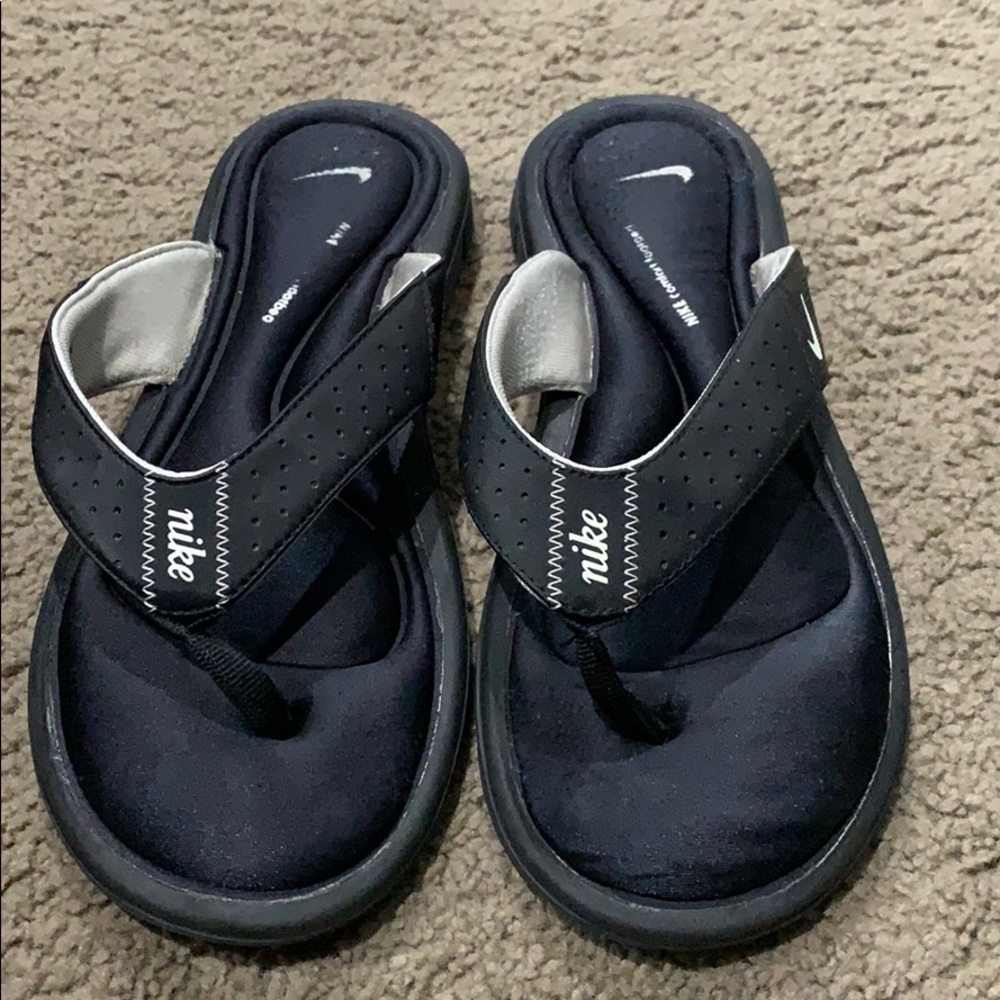 Thong sandals